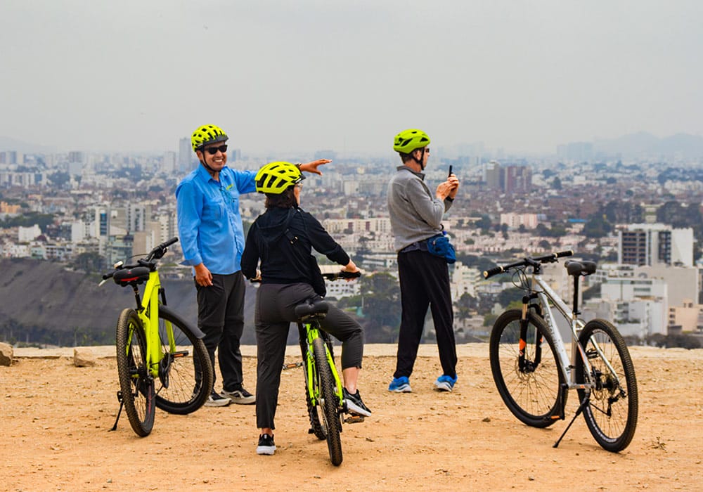 Downhill bike tour in lima
