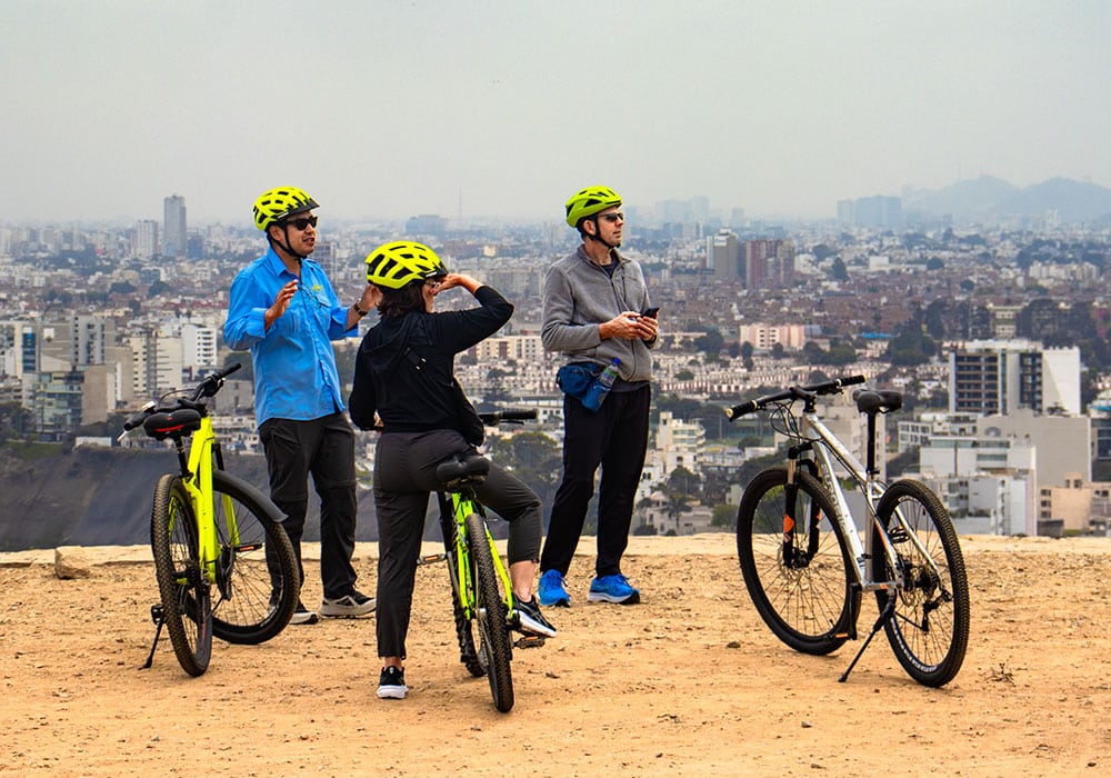 Downhill bike tour in lima